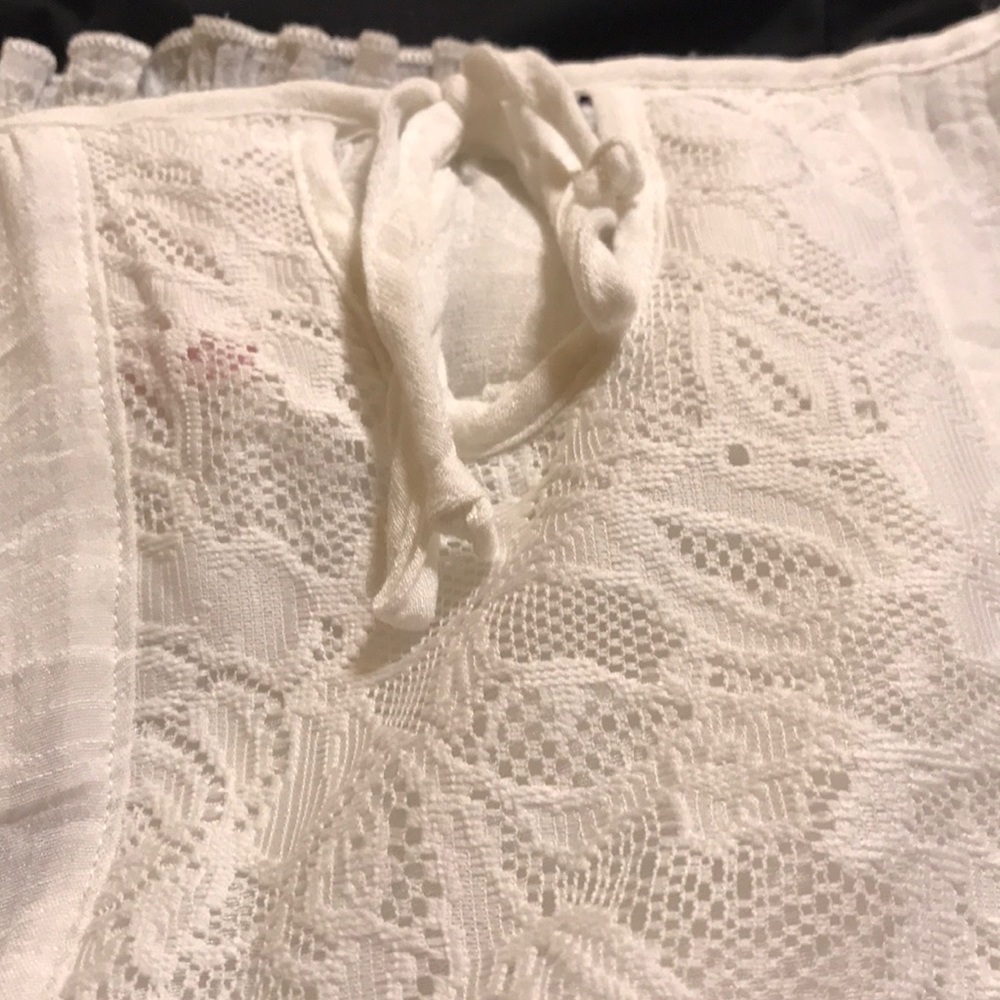 White blouse! - Picture 4 of 4